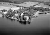 Bergkvara herrgård med slottsruin, 1947.