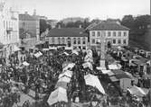 Stora Torget med torghandel före år 1910.