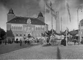 Stora Torget med obelisken inför Gustav V:s kungabesök.