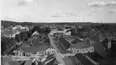 Vy från rådhustornet över Österlånggatan med Södra torget i mittplan och Husqvarna Depot i förgrunden år 1924.