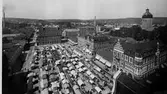 Vy från rådhustornet över Stora torget omkring 1930.