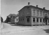 Kvarngatan - Österlånggatan med kvarteret Semele t.h. och försäkringsbolaget Trygg år 1924.