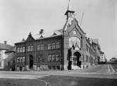 Korsningen Sturegatan - Övre Kvarngatan med Immanuelskyrkan i kvarteret Svalan år 1924.