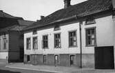 Lilla Brogatan 23 med Rydinska huset före 1929.