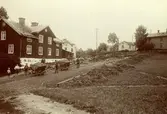 Gatuarbete vid Vegagatan mot öster år 1914.