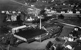 Flygvy över fabriker i vid Armbåga. Närmast Kilsunds och bakom Petersson & Dekke t.v. och Evedal t.h.