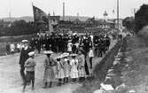 Nykterhetsdemonstration på 1910-talet. Här marscherande längs södra delen på Österlånggatan.