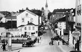 Stora Brogatan sett från Sven Eriksonsplatsen med biograf Röda Kvarn t.h. omkring år 1935.