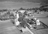 Under 1700-talets slut togs frågan om kyrkbygge upp i Tjureda församling. Den gamla stenkyrkan uppförd under 1100-talet var alltför liten och trång. 
Men det skulle dröja till 1860 innan arbetet med byggande av en ny kyrka påbörjades. Helgedomen invigdes den 28 september 1862 av biskop Henrik Gustaf Hultman. Kyrkan är uppförd av sten i historiserande blandstil.