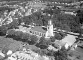 Tingsås kyrka med omgivningar. 
Nuvarande kyrkobyggnad uppfördes 1853 efter ritningar av byggmästaren Sven Nilsson i Säljeryd, Östra Torsås och som bearbetats av Johan Fredrik Åbom vid Överintendentsämbetet.
Invigningen ägde rum Helige Mikaels dag 1856 och förrättades av biskop Christopher Isac Heurlin.