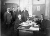 Kriminalpolisens personal i Borås 1930. Stadsfiskal J.W. Widell omgiven av detektiva avdelningens personal. Fr.v. S. Mårtensson, I Axelsson, F.H. Persson, J.A. Blomqvist och E Lybranth.