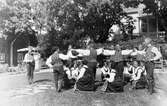 Hembygdsföreningen Westergyllen. Vid Ribbargården i Gränna år 1925.