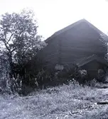 Ladugårdslänga med källare i Duvekulla.