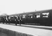 Kung Gustav V:s besök i Borås 1924. Bredvid tåget vid Borås Nedre station (Borås Centralstation).