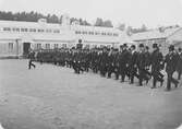 Kung Gustav V:s besök i Borås 1924. Soldater marscherar vid Älvsborgs regementes 300-års jubileum.