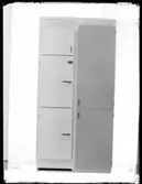 KYLSKÅP (Å ATELJÉN PLOGGAT.)