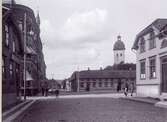 Västerlånggatan norrut med Lilla Torget omkring 1910.