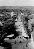 Utsikt över Stora Brogatan från Gustav-Adolfskyrkan.