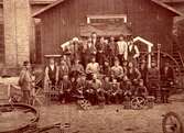 Arbetare vid Borås Mekaniska Verkstad år 1882.