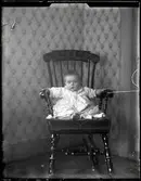 Okänt barn i gungstol