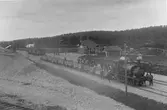 Ånglok med vagnar på Gällareds station längs Varberg-Ätrans Järnväg. (Ur Svenska Järnvägsklubbens Arkiv)