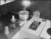 KÖKSINTERIÖR LIDINGÖ,  AMERIKANSK STRYKBRÄDA, AMERIKANSK KÖKSMASKIN
INT.