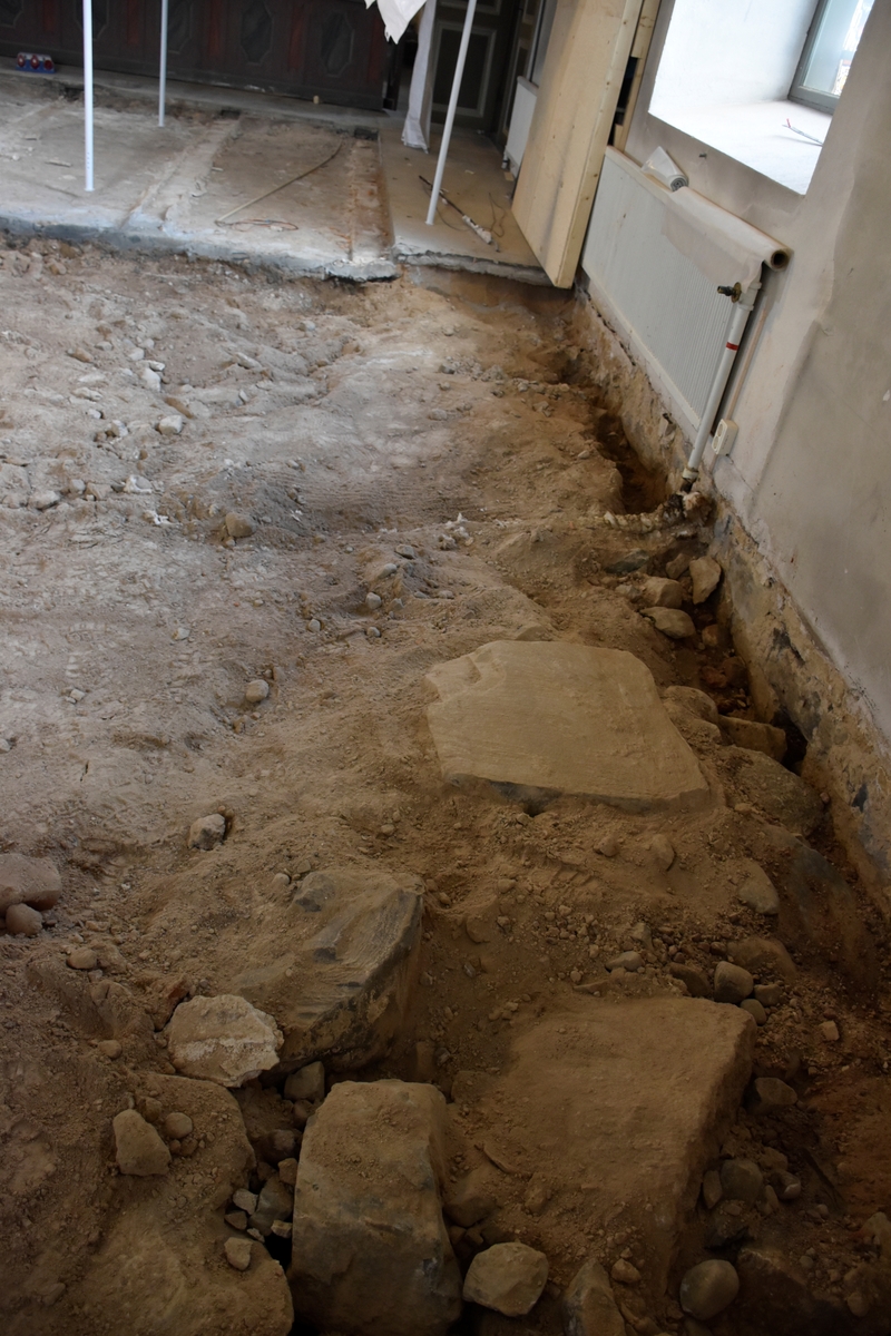 Eva Carlsson, Archaeological documentation, Grangärde Church Bl.a. flat stone along the north wall. From Ö. L1998: 6283