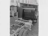 Monarks gengasdrivna lastbil. Gengasdrift användes främst under 2:a världskriget då flytande bränsle inte gick att importera.