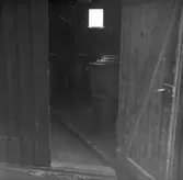 Bilder från Samhällsbyggnadsförvaltningen. Bod för förvaring av sopkärl, 40-tal.