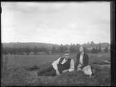 Nils Emanuelsson och Karin Abrahamsson vid Johannelund 1928.