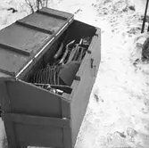 Trälåda för förvaring av redskap.