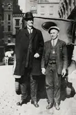 Carl Damberg med en vän på en gata i USA, trol. New York, 1920-tal.