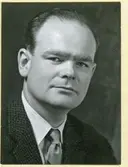 *Tage Osborne Andreasson (f. 14/10 1925 Kristine Gbg) Anställd år 1945 på svenska Oljeslageriaktiebolaget (SOAB)  Lab nr 1. Chef Augustsson. Flyttade till Stenungsund när laboaratorieverksamheten förlades dit.