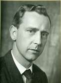 *Rune Herman Blom (6/5 1923) Anställd vid Svenska Oljeaktiebolaget (SOAB) år 1949. Lab nr 8. Chef dr Groll. Skapade säkerhetsblad som en del av säkerhetsarbetet efter dödsolyckan i F-fabriken 1951.