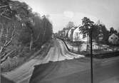 Fjärde Villagatan från Ulricehamnsvägen år 1946.
Bakom fotografen ligger fabriken Rory (se skuggan). Den brandhärjades svårt på 1950-talet.