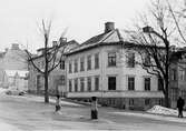 Korsningen Kungsgatan - Yxhammarsgatan med kvarteret Fjolner på 1950-talet.