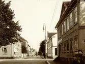 Norrgatan österut, vid Bäckgatan. Växjö, ca. 1915.