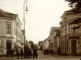 Västergatan söderut, från Storgatan. Växjö ca. 1913.