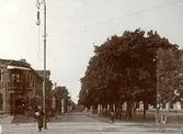 Skolgatan, i korsningen Storgatan. Växjö, ca. 1913.