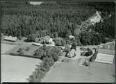 Flygfoto över Tomta gård, Romfartuna.