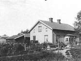 VARGÖN ?


Tillv.tid: 1890-1895
Övriga nr: 149
Repro nr: 
Registrator: LH

RealNr: 342     Motiv_spec: BOSTADSHUS

Proviens
Kod: 10
Yrke: FOTOGRAFNamn: VICTORIN CARL
Land: 
Län: 16
Kommun: 
Stad: JÄRPÅS
By: 
Gård: 
Fastighet: 
Adress: 


Proviens
Kod: 21
Yrke: Namn: 
Land: 
Län: 15
Kommun: 
Stad: VÄSTRA TUNHEM
By: VARGÖN
Gård: RÅNNUM
Fastighet: 
Adress: