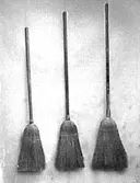 Urmakare Johan Petter Tidén.
Född 1862 i Barne-Åsaka socken.
Död 1957 i Essunga socken.