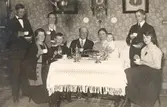 Familj vid kaffebord, 1922