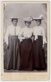 Tre kvinnor i hatt