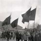 Första majtåg i Borgholm. I bakgrunden stadshuset, byggt 1942.