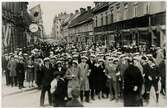 Studenter på Drottninggatan, Uppsala sista april 1926