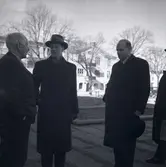 Ruben Wagnsson till höger, Eije Mossberg till vänster. Kommunindelning vårvinter 1950.