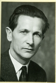 Hans *Kristian Hansson (f. 191313/11 Skee, Göteborgs och Bohus län) Anställd vid SOAB i Mölndal år 1955. Verkmästare