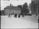 Gustav V:s besök 1923, utanför Västerås Domkyrka.