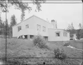 TJÄNSTEMANNAVILLOR I JOHANNESOMRÅDET
EXT. OCH INT.